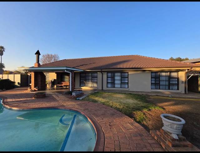 4 BEDROOM HOUSE FOR SALE IN BRACKENHURST